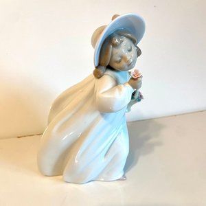 Lladro “Romance” 1999 Figurine #6683 Girl with Flower Basket EUC
